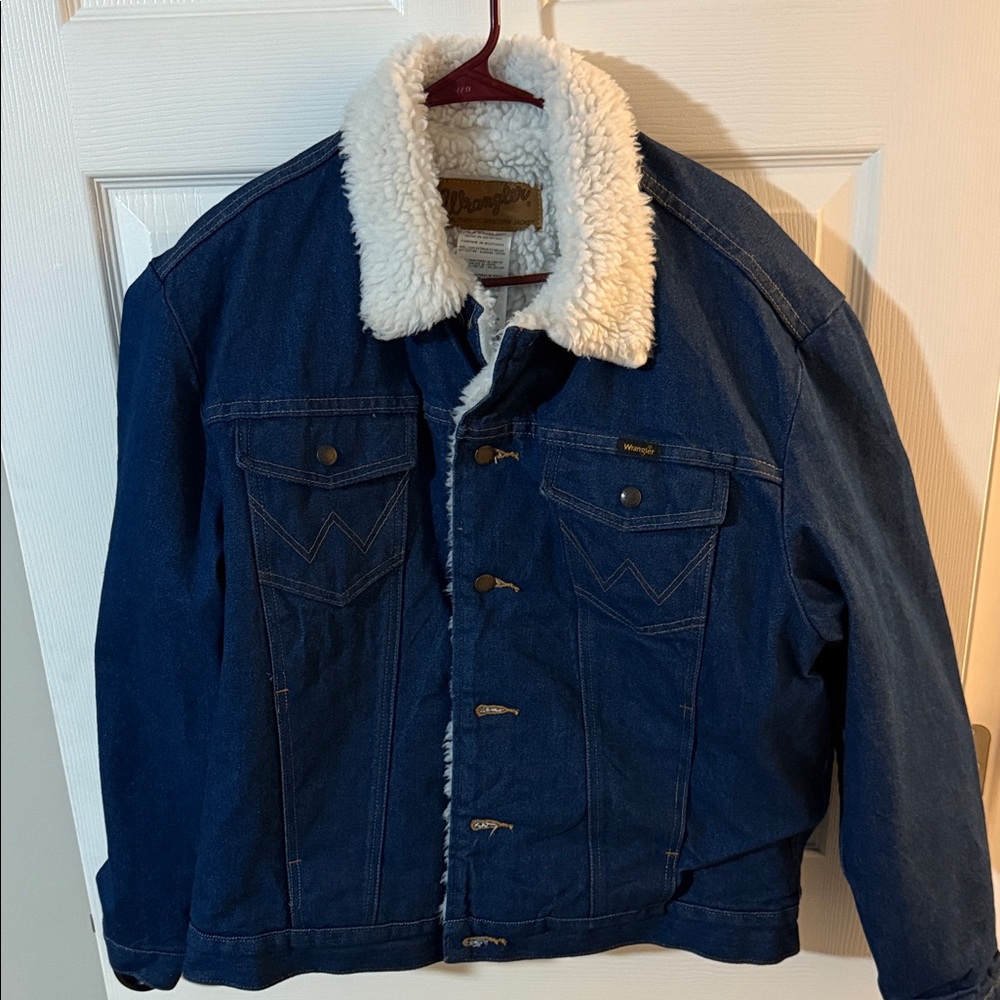 Wrangler Men's Dark Blue Denim Jacket with Cream Sherpa Collar